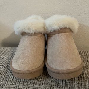 Beige girl babygirl boots size 21